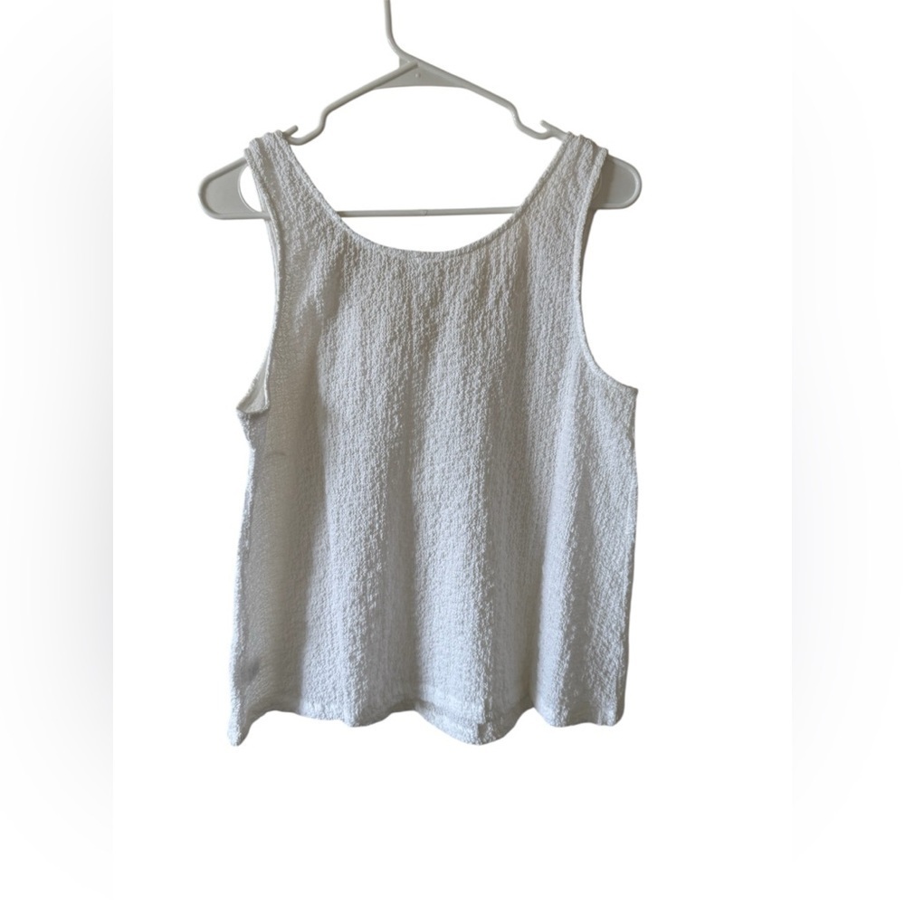 White Textured Sleeveless Top - Picture 2 of 5